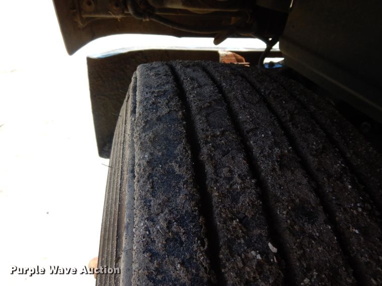 image for item DC2095 2001 Mack CH613  semi truck