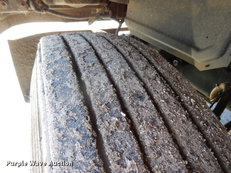 image for item DC2095 2001 Mack CH613  semi truck