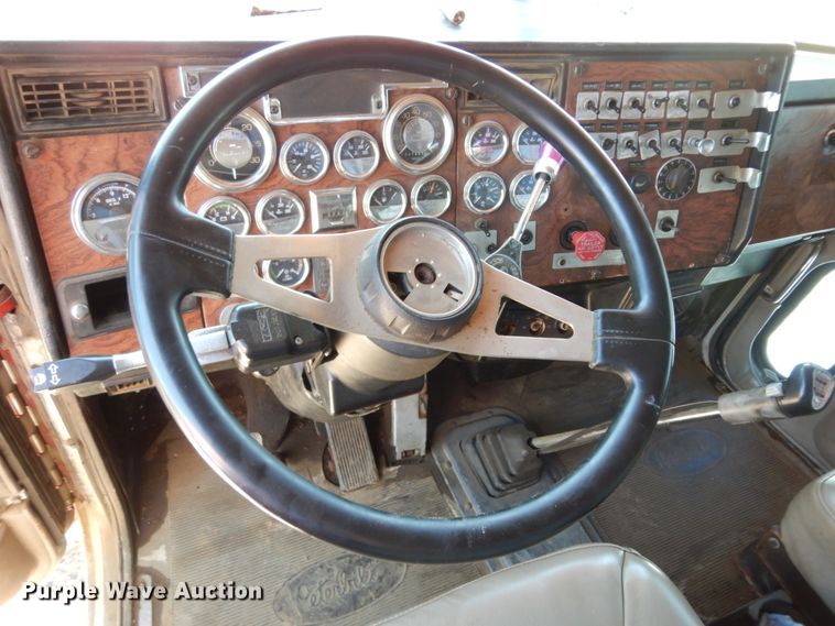 image for item DC2096 1997 Peterbilt 379  semi truck