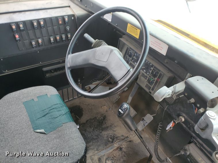 image for item DI4781 1996 International Thomas  school bus