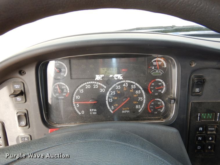 image for item DI6570 2011 Freightliner Business Class M2  refuse truck