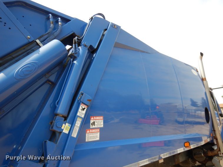 image for item DI6570 2011 Freightliner Business Class M2  refuse truck