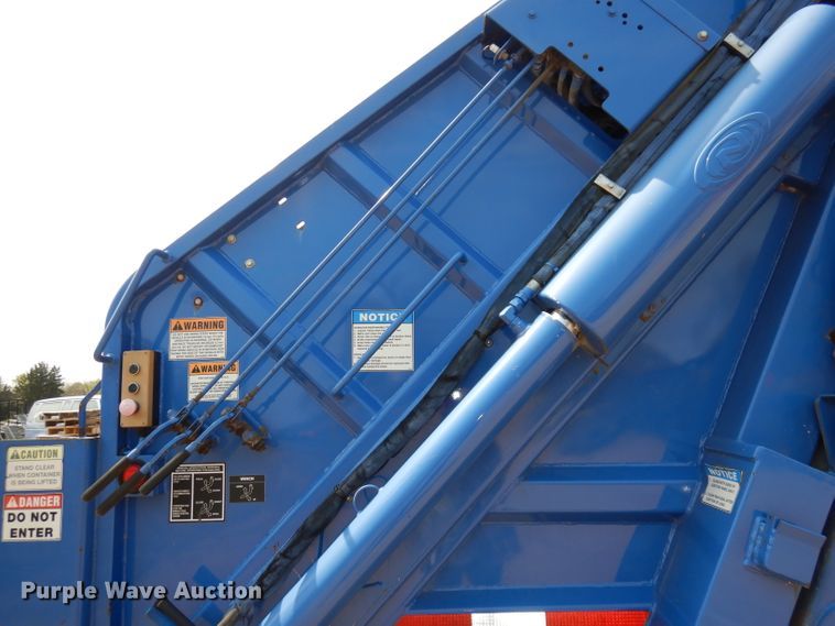 image for item DI6570 2011 Freightliner Business Class M2  refuse truck