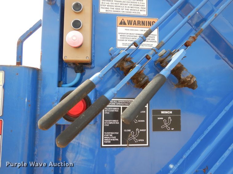 image for item DI6570 2011 Freightliner Business Class M2  refuse truck