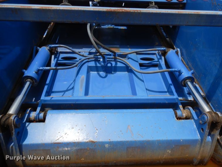 image for item DI6570 2011 Freightliner Business Class M2  refuse truck