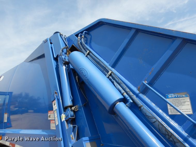 image for item DI6570 2011 Freightliner Business Class M2  refuse truck