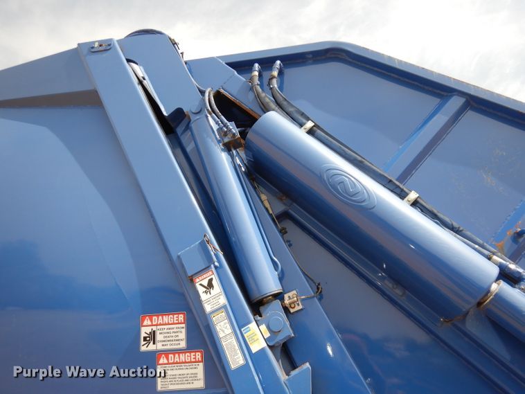 image for item DI6570 2011 Freightliner Business Class M2  refuse truck