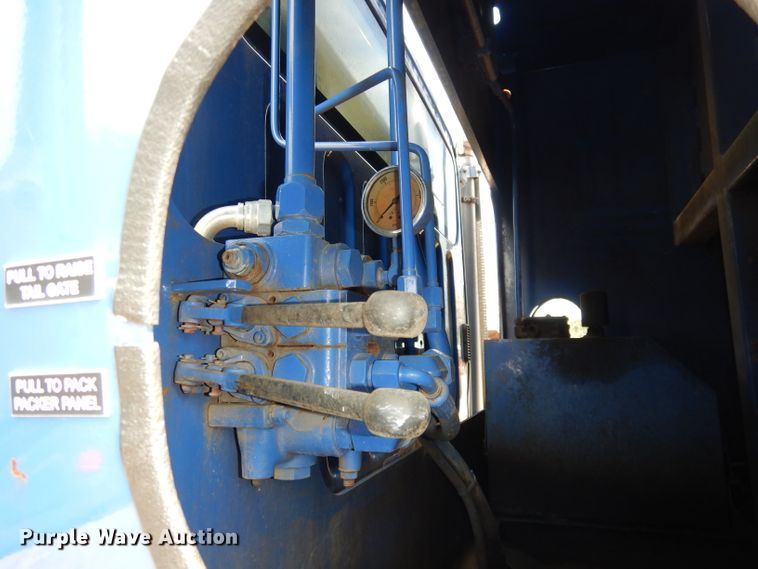 image for item DI6570 2011 Freightliner Business Class M2  refuse truck