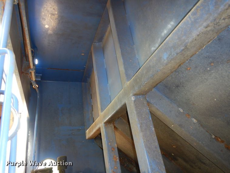 image for item DI6570 2011 Freightliner Business Class M2  refuse truck