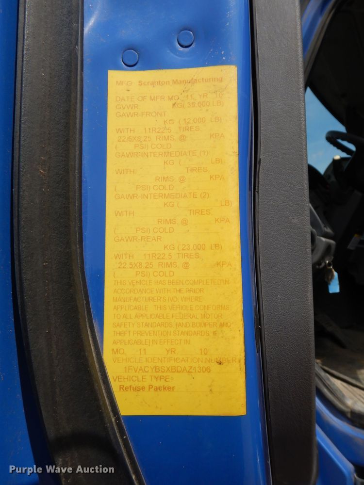 image for item DI6570 2011 Freightliner Business Class M2  refuse truck