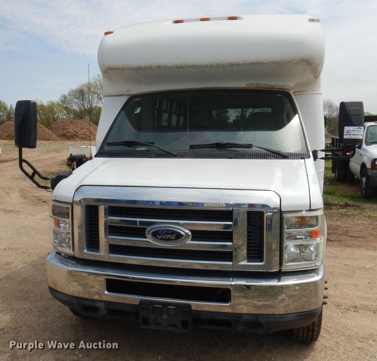 image for item DI6573 2011 Ford Econoline E450 Super Duty  shuttle bus