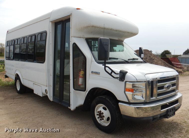 image for item DI6573 2011 Ford Econoline E450 Super Duty  shuttle bus