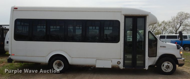 image for item DI6573 2011 Ford Econoline E450 Super Duty  shuttle bus