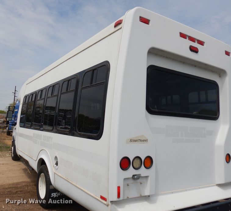 image for item DI6573 2011 Ford Econoline E450 Super Duty  shuttle bus