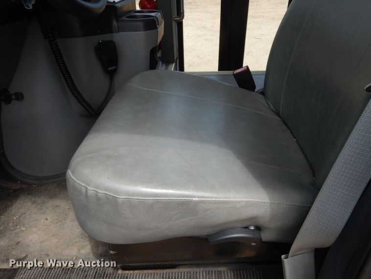 image for item DI6573 2011 Ford Econoline E450 Super Duty  shuttle bus