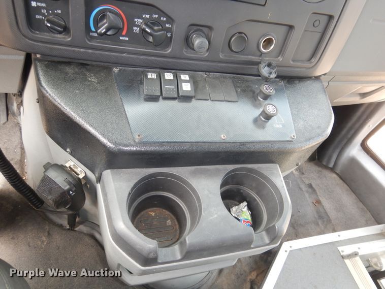 image for item DI6573 2011 Ford Econoline E450 Super Duty  shuttle bus