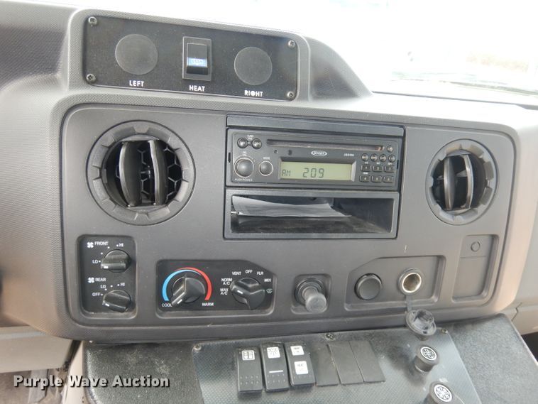 image for item DI6573 2011 Ford Econoline E450 Super Duty  shuttle bus