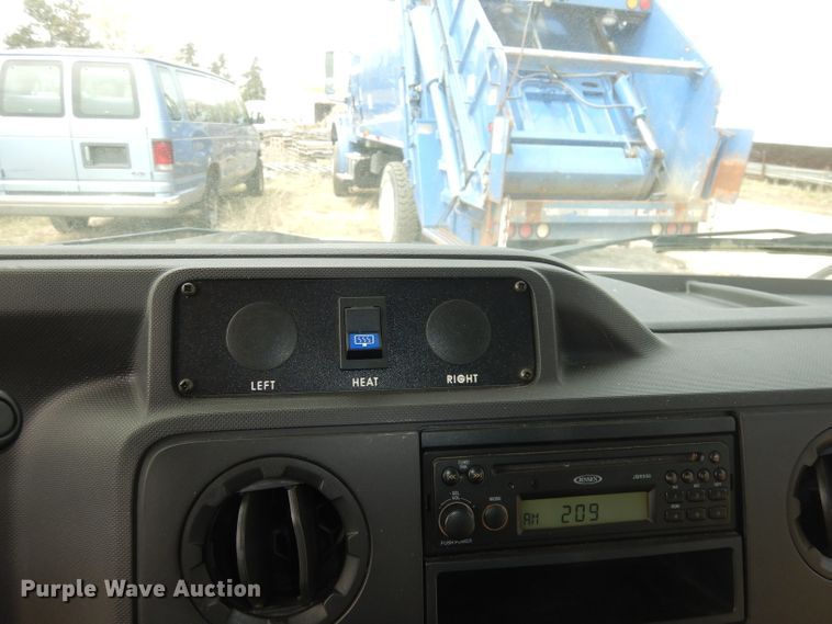 image for item DI6573 2011 Ford Econoline E450 Super Duty  shuttle bus