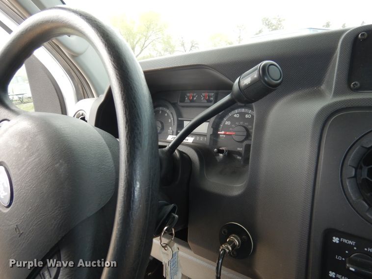 image for item DI6573 2011 Ford Econoline E450 Super Duty  shuttle bus