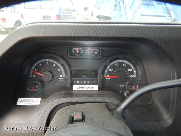 image for item DI6573 2011 Ford Econoline E450 Super Duty  shuttle bus