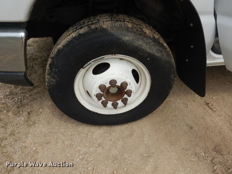 image for item DI6573 2011 Ford Econoline E450 Super Duty  shuttle bus