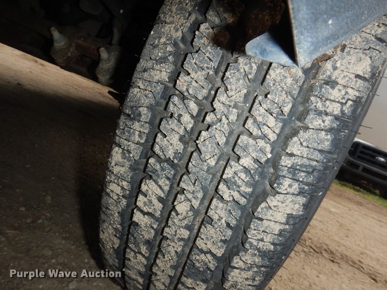 image for item DI6573 2011 Ford Econoline E450 Super Duty  shuttle bus