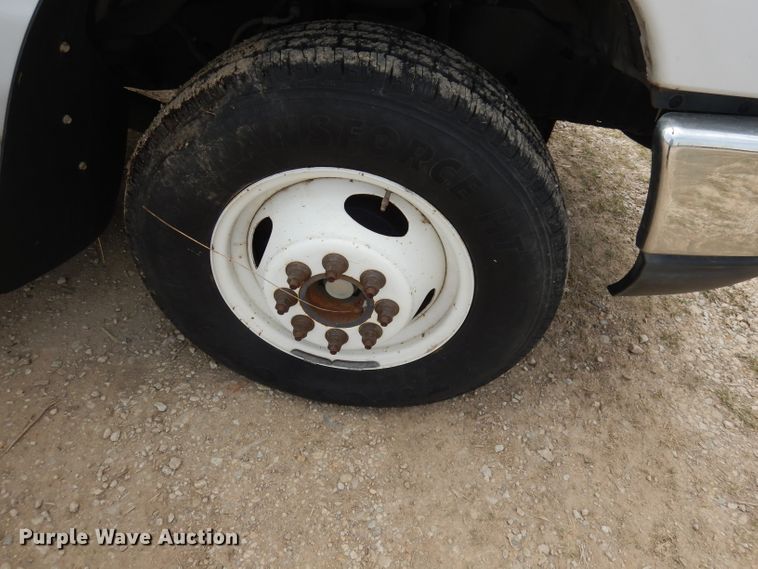 image for item DI6573 2011 Ford Econoline E450 Super Duty  shuttle bus