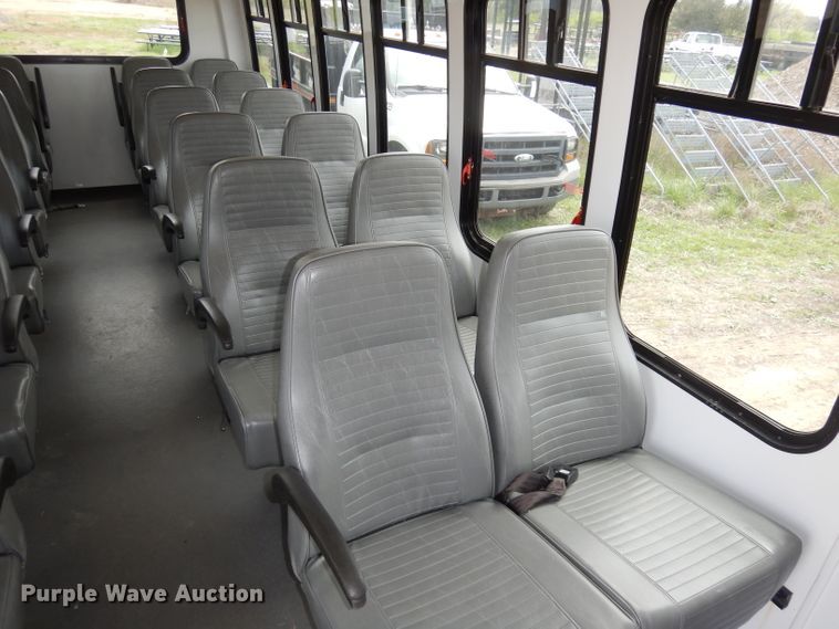 image for item DI6573 2011 Ford Econoline E450 Super Duty  shuttle bus