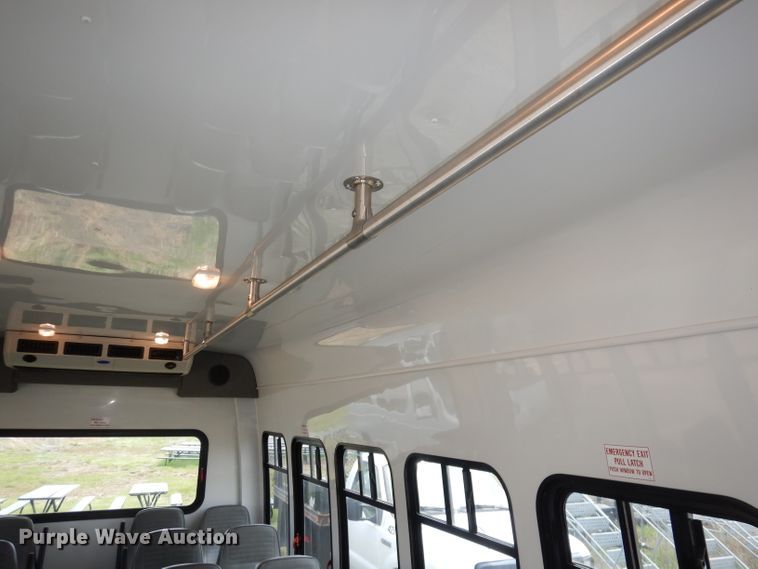 image for item DI6573 2011 Ford Econoline E450 Super Duty  shuttle bus