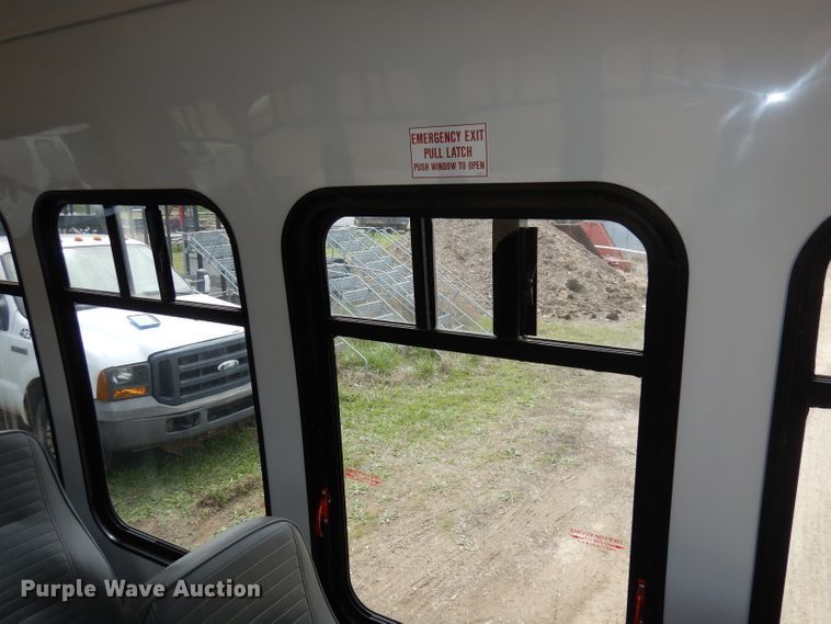 image for item DI6573 2011 Ford Econoline E450 Super Duty  shuttle bus