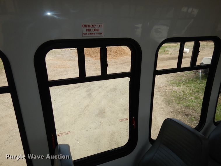 image for item DI6573 2011 Ford Econoline E450 Super Duty  shuttle bus