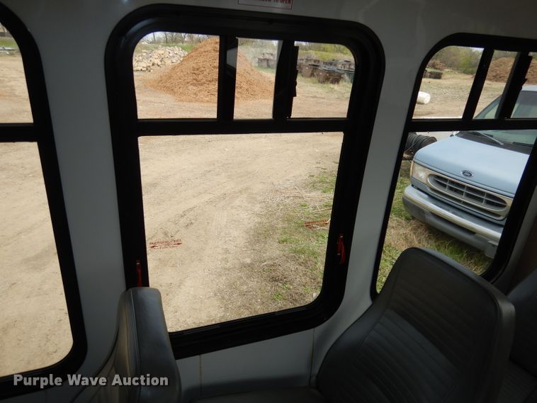 image for item DI6573 2011 Ford Econoline E450 Super Duty  shuttle bus