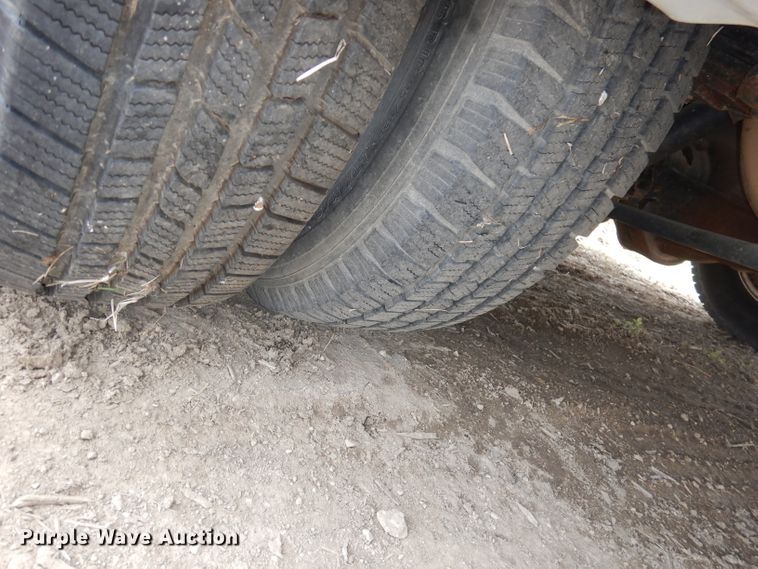 image for item DI6573 2011 Ford Econoline E450 Super Duty  shuttle bus