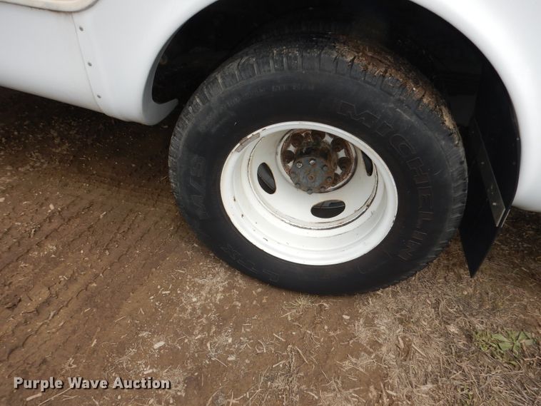 image for item DI6573 2011 Ford Econoline E450 Super Duty  shuttle bus