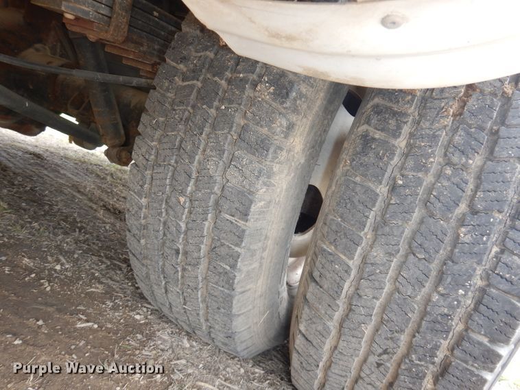 image for item DI6573 2011 Ford Econoline E450 Super Duty  shuttle bus