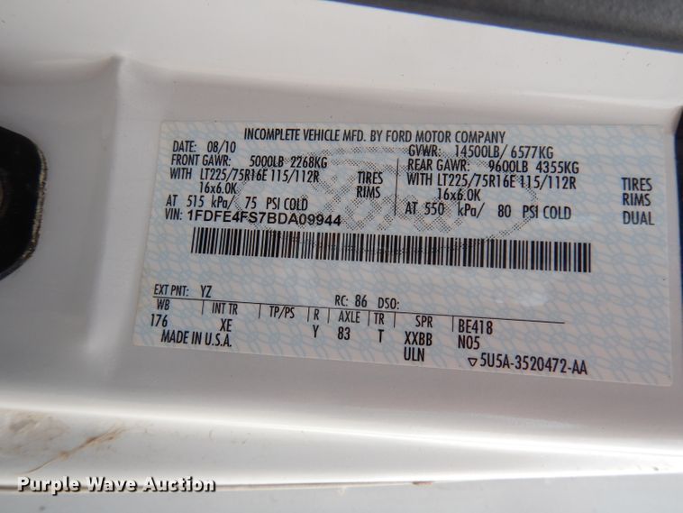 image for item DI6573 2011 Ford Econoline E450 Super Duty  shuttle bus