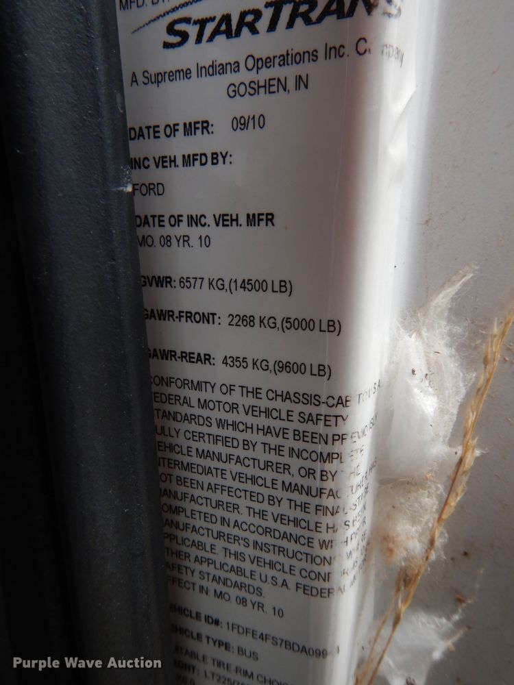 image for item DI6573 2011 Ford Econoline E450 Super Duty  shuttle bus