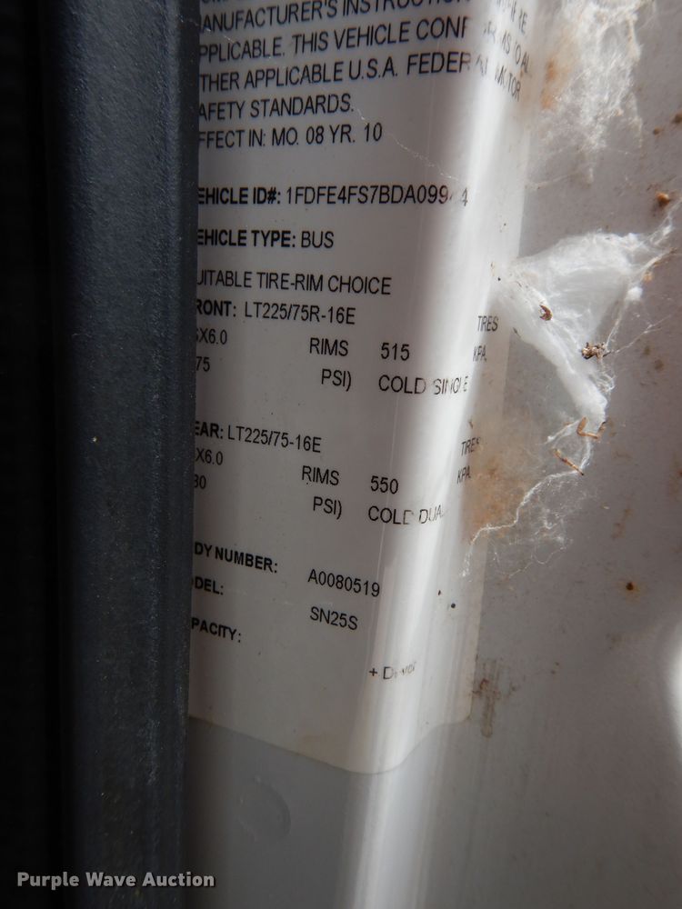 image for item DI6573 2011 Ford Econoline E450 Super Duty  shuttle bus