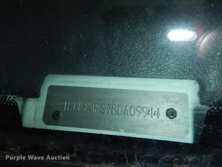 image for item DI6573 2011 Ford Econoline E450 Super Duty  shuttle bus