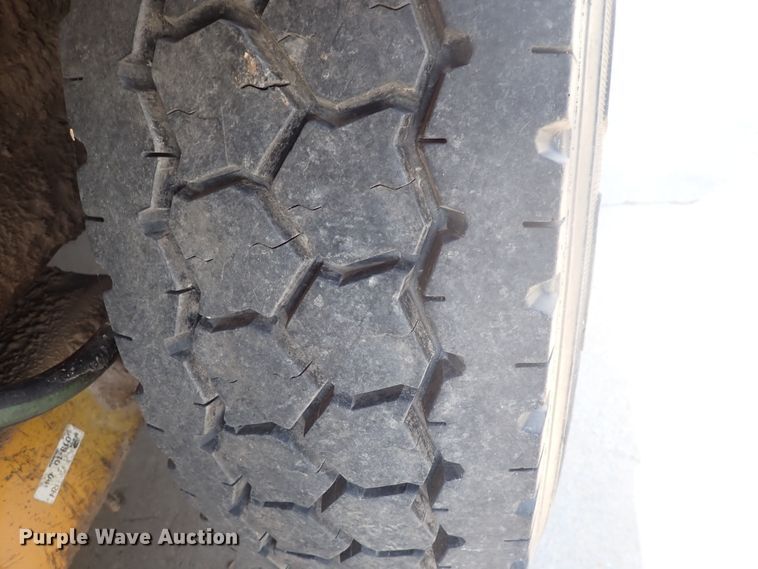 image for item DJ5662 2002 Bandit 3680 Beast  horizontal grinder