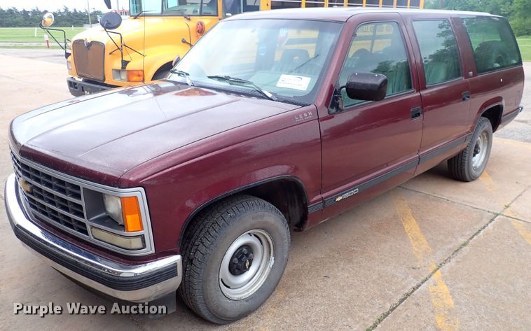 image for item DJ5717 1993 Chevrolet Suburban 1500  SUV