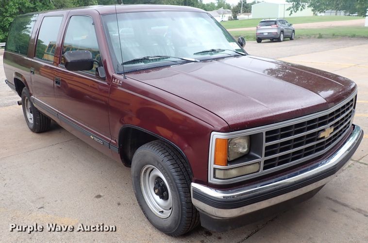 image for item DJ5717 1993 Chevrolet Suburban 1500  SUV