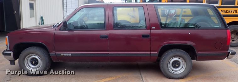 image for item DJ5717 1993 Chevrolet Suburban 1500  SUV