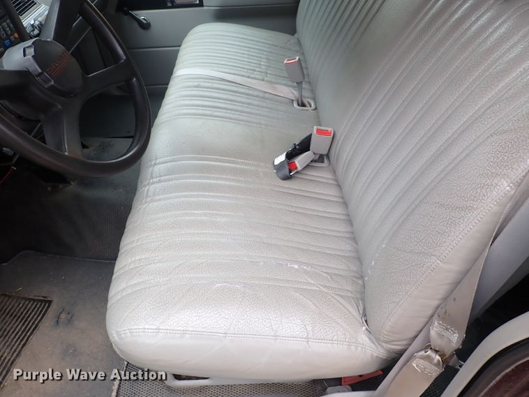 image for item DJ5717 1993 Chevrolet Suburban 1500  SUV