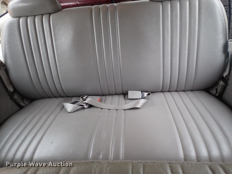 image for item DJ5717 1993 Chevrolet Suburban 1500  SUV