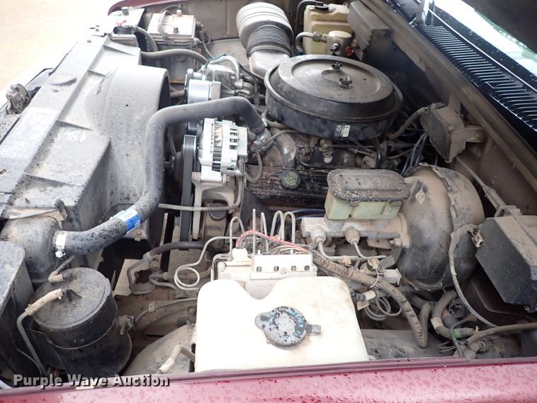 image for item DJ5717 1993 Chevrolet Suburban 1500  SUV