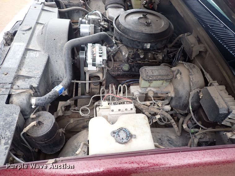 image for item DJ5717 1993 Chevrolet Suburban 1500  SUV