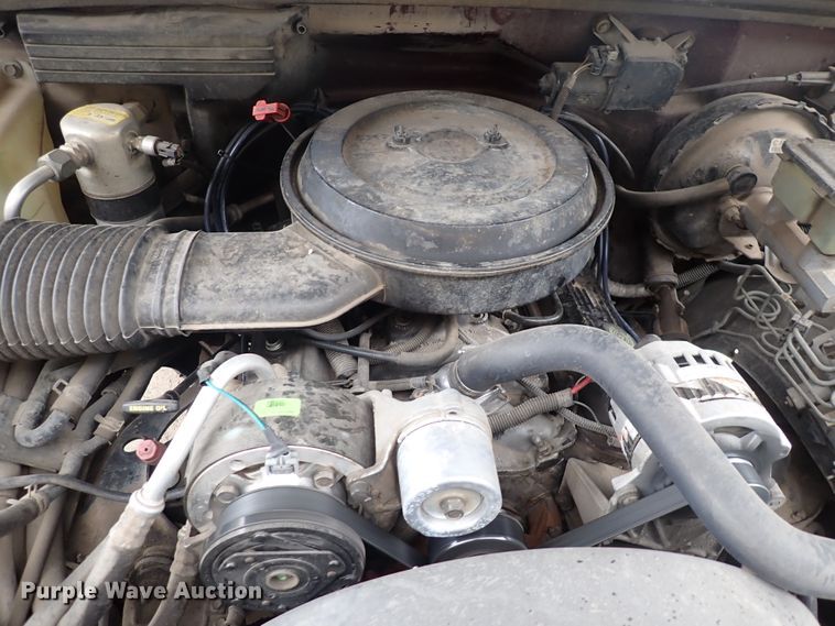 image for item DJ5717 1993 Chevrolet Suburban 1500  SUV