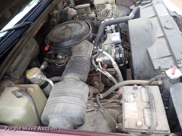 image for item DJ5717 1993 Chevrolet Suburban 1500  SUV