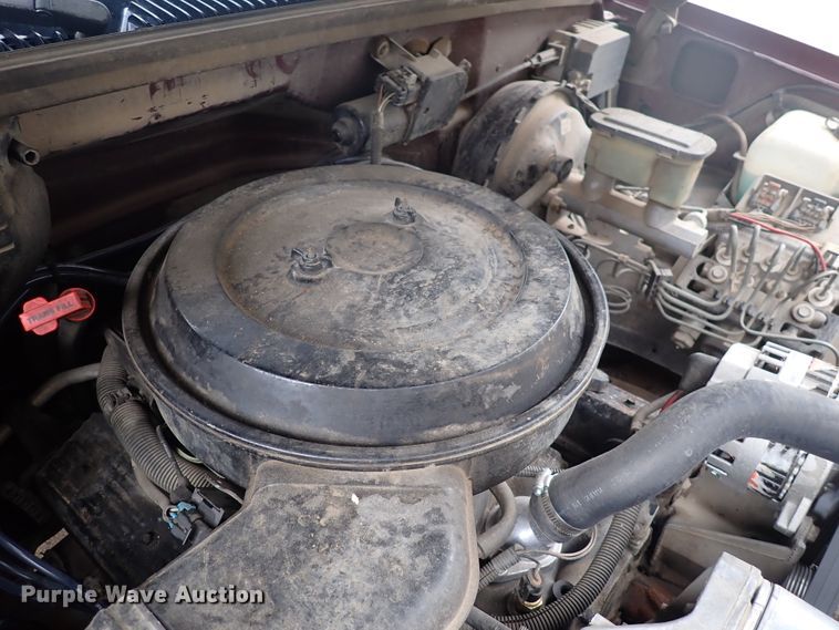 image for item DJ5717 1993 Chevrolet Suburban 1500  SUV